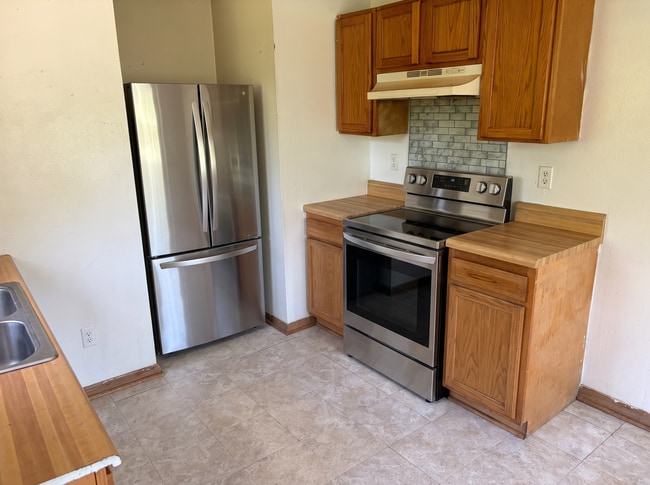 Building Photo - Renovated 4-Bedroom Home with Large Yard – Available for Lease at $1,660/Month