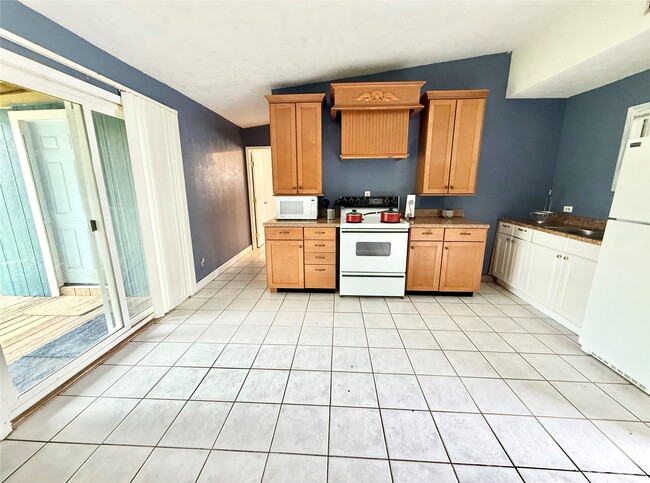 Building Photo - 2434 Shady Creek Ln