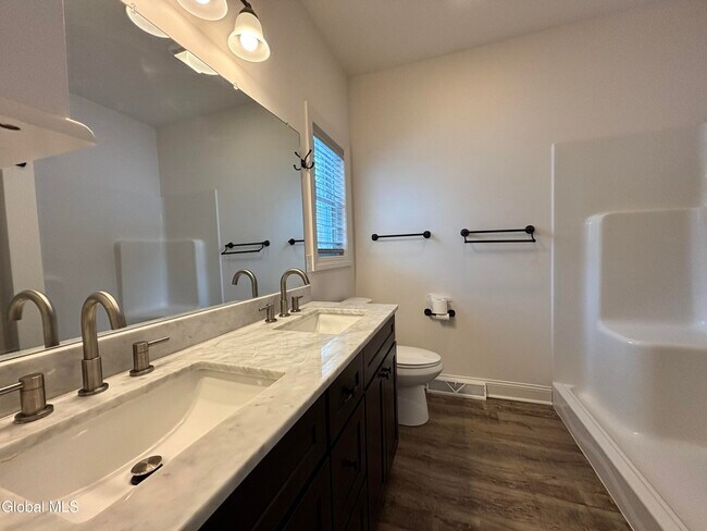 Building Photo - 587A Grooms Rd