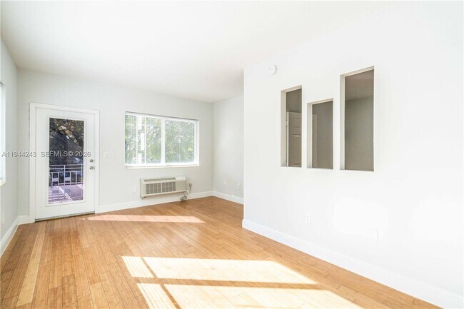 Building Photo - 7301 Carlyle Ave