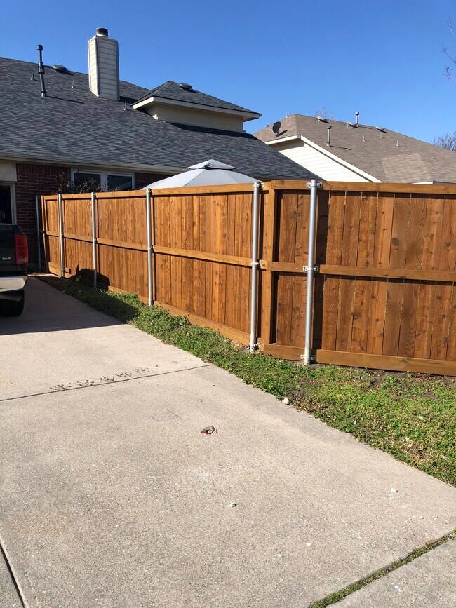 New fence 2025 - 2852 Clear Creek Dr