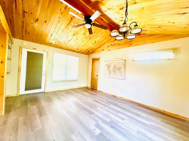 Building Photo - 504 N Avenue X