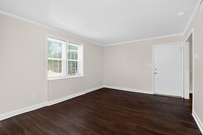 Building Photo - Lovely Two Bedroom Condo in Cotswold!