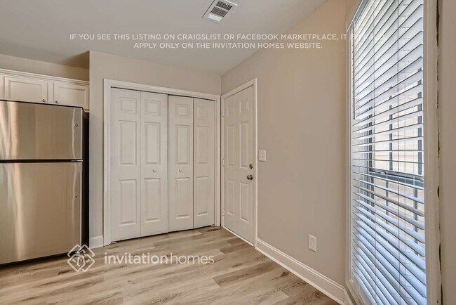 Building Photo - 7470 Hunters Ridge Dr