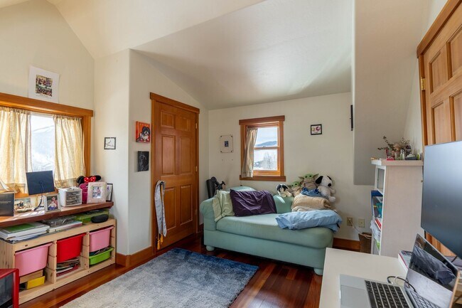 Building Photo - 407 Cascadilla St