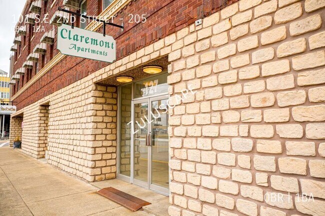 Primary Photo - 101 SE 2nd St