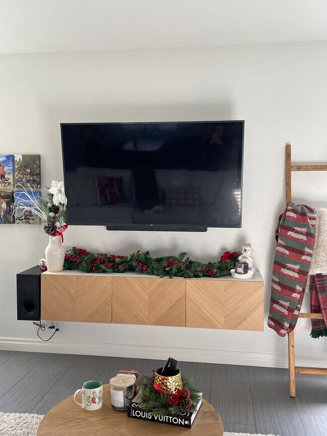 Building Photo - PRIVATE POOL, ADORABLE 3 Bedroom/2 Bath in Dobson Place