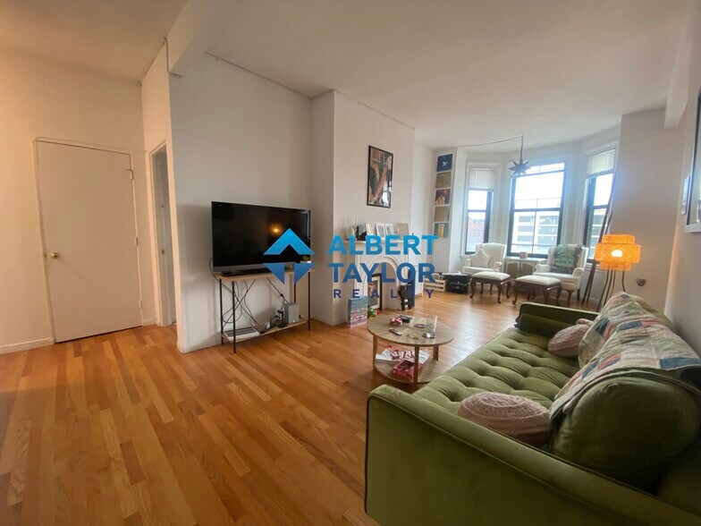 Building Photo - 24 Isabella St