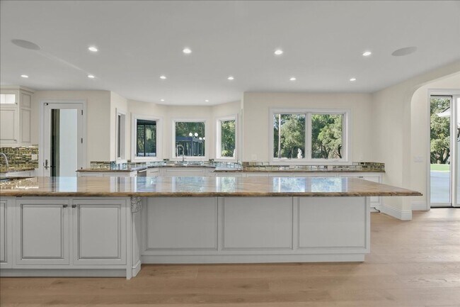Building Photo - Luxury 10 Bedrooms, 9 Bathroom Estate for Lease in Los Gatos