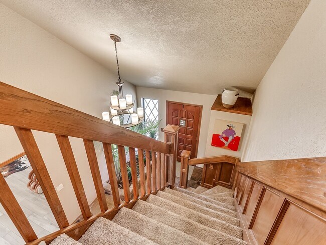 Building Photo - Fully Furnished Short Term Rental