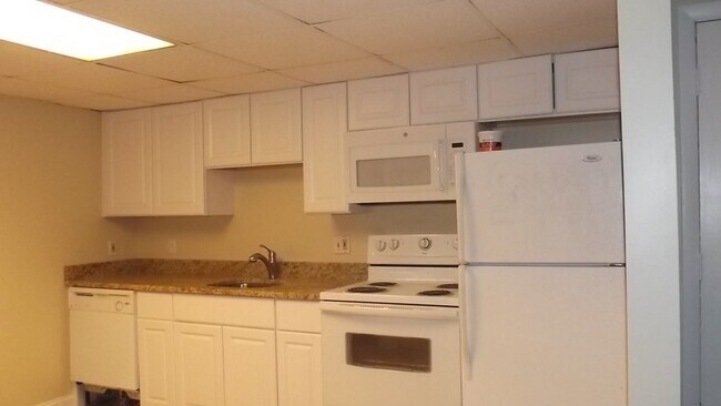 Building Photo - 11 Shadowbrook Ln