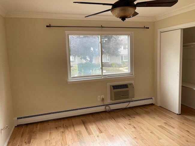 Building Photo - 333 Vincelette St
