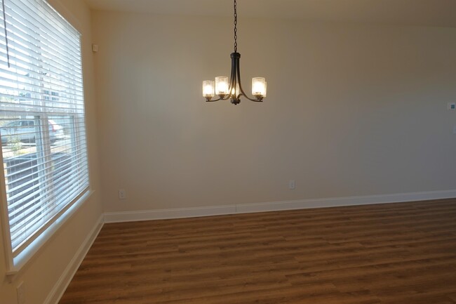 Building Photo - 107 River Trce Lp