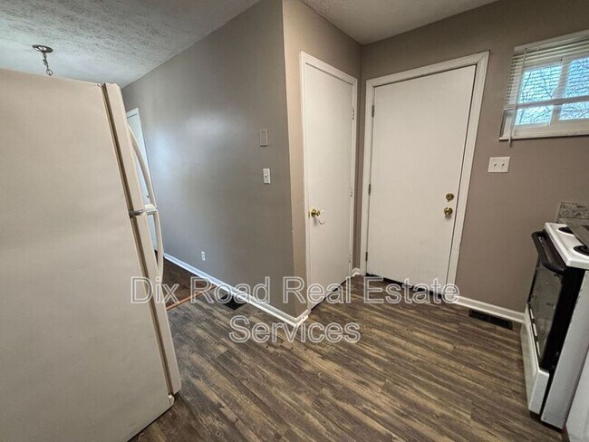 Building Photo - 2225 Deering Ave