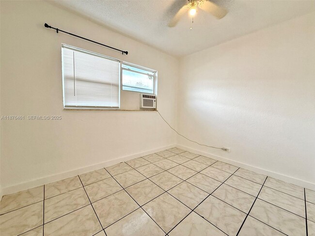 Building Photo - 715 SW 10th St