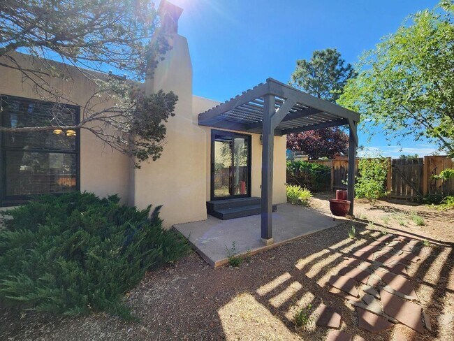 Building Photo - 2972 Plaza Azul