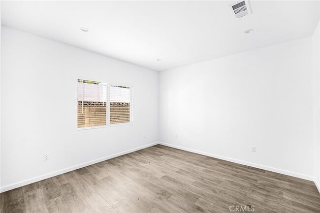 Building Photo - 7046 White Oak Ave