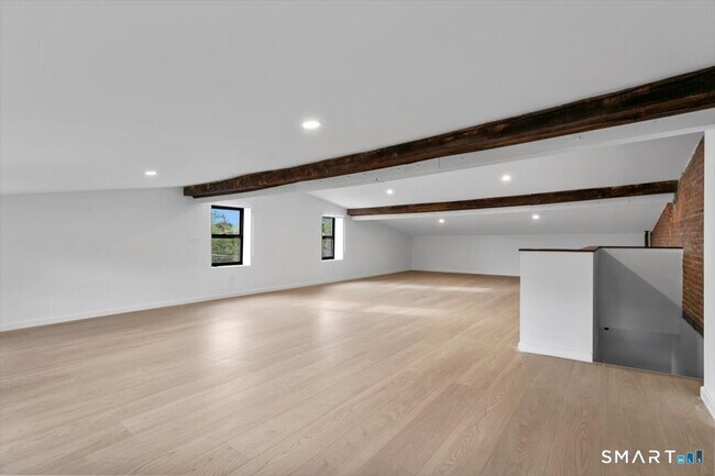 Building Photo - 48 Trumbull St