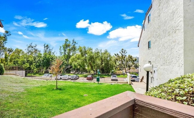 Building Photo - This 1-bedroom, 1-bathroom unit offers an ideal blend of comfort, convenience, and community