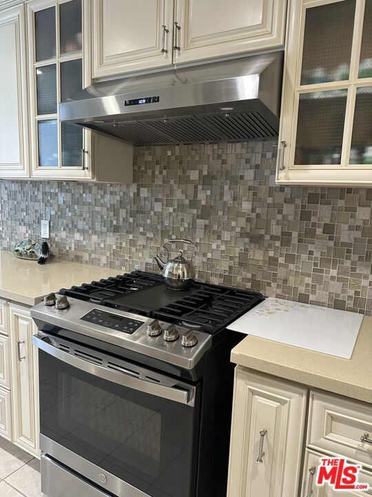 Building Photo - 324 N Palm Dr