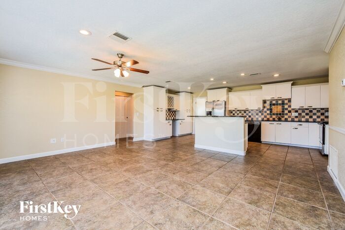 Building Photo - 2290 Beacon Dr