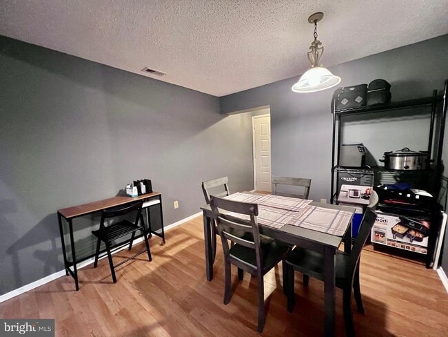 Building Photo - 4204B Aberdeen Dr