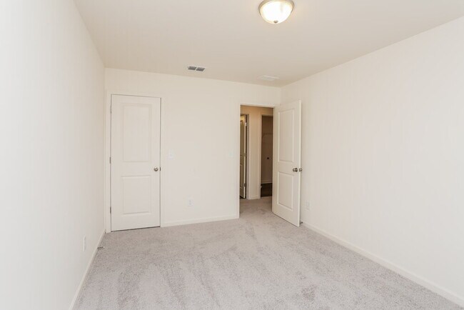 Building Photo - 435 Knightsbridge Ln