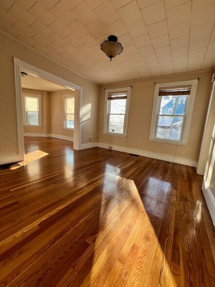 Building Photo - 610 Humphrey St