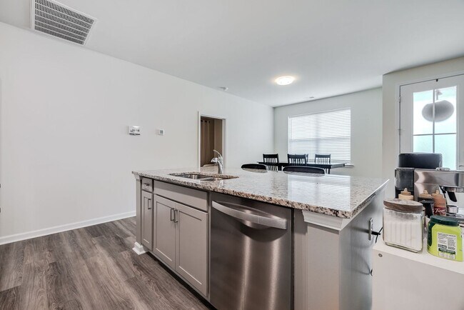 Building Photo - 161 Holloway Hl