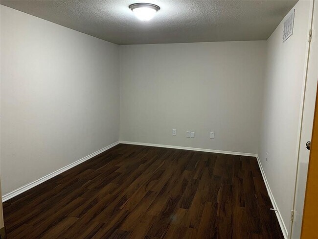 Building Photo - 14777 Wunderlich Dr