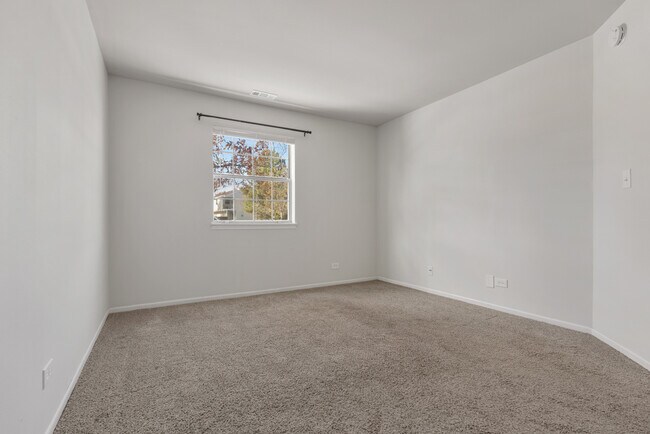 Building Photo - 96 Gant Cir