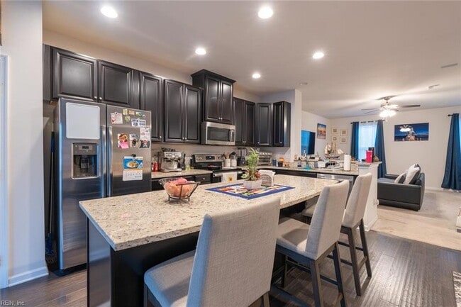 Building Photo - 605 Brickell Chase