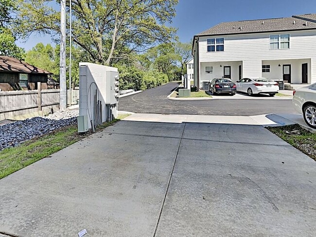 Building Photo - Newer Construction Townhome in Madison