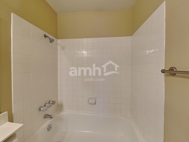 Building Photo - 379 Bradford Dr