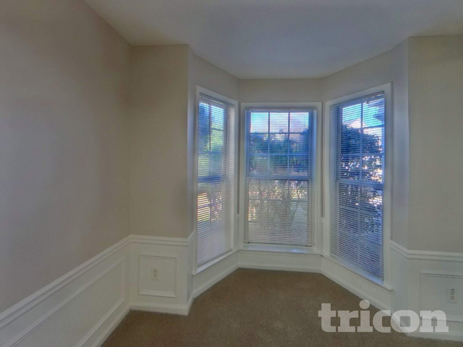 Building Photo - 325 Cadeleigh Ct