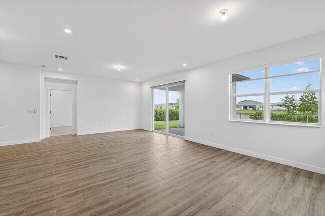 Building Photo - 14335 SW Skye Dr