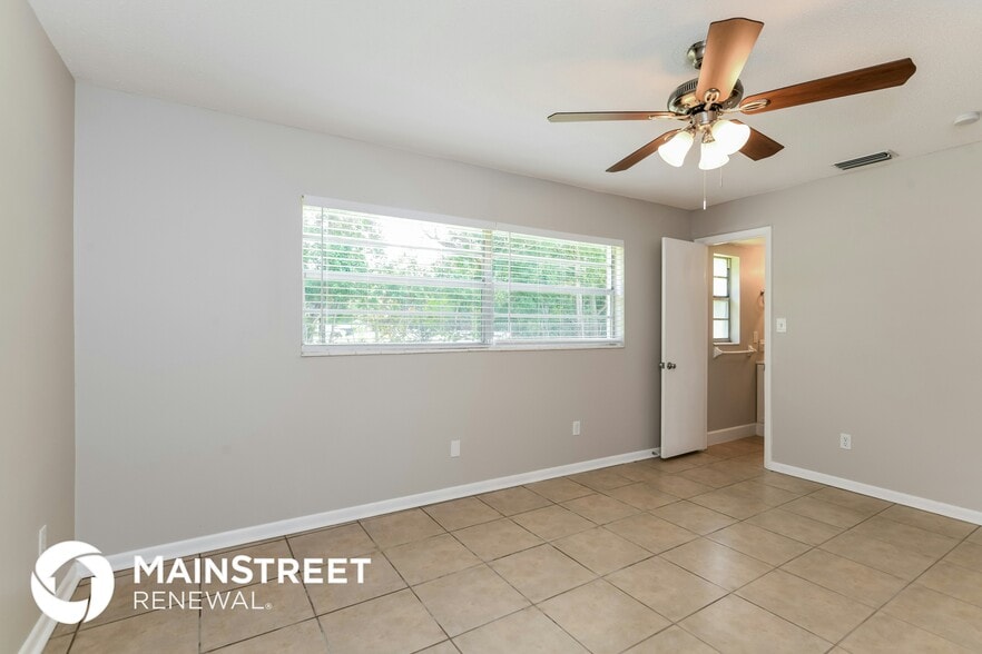 Building Photo - 5695 Oak Hill Manor Dr