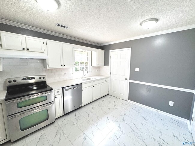 Building Photo - 103 Whisperwood Ln