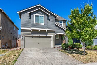 Building Photo - Beautiful 4 bedroom, 2.5 bath home in Rain...