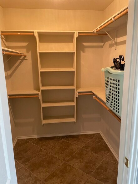 Master closet - 4606 Lookout Mountain Ln
