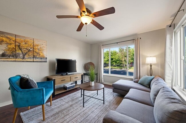 Primary Photo - 5904 40th St