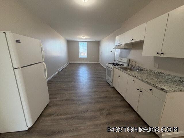 Building Photo - 663 Middle St