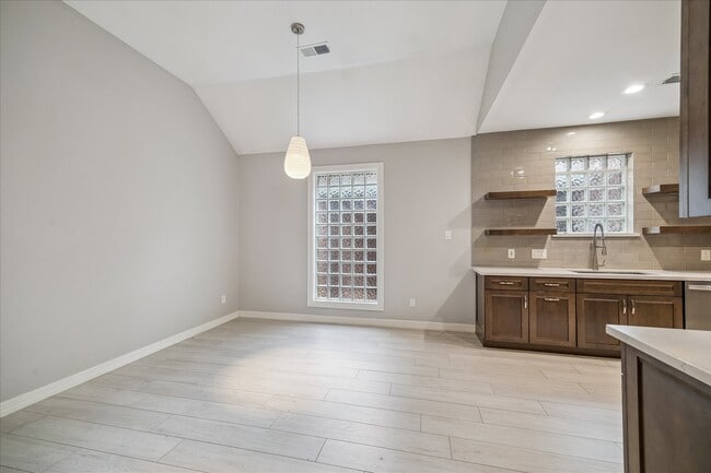 Building Photo - 3115 Cedar Knolls Dr