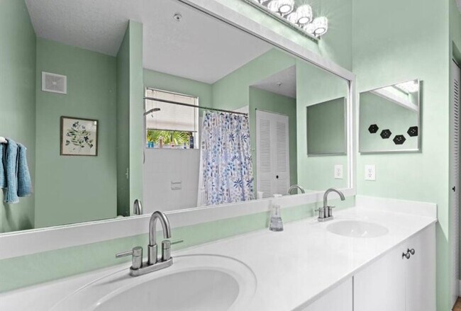 Building Photo - 4784 S Central Blvd