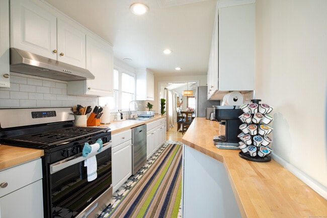 Building Photo - 29 Quintard Terrace