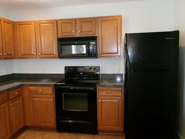 Building Photo - 3 bedroom, 2.5 bath home located in Bellegrove Preserve