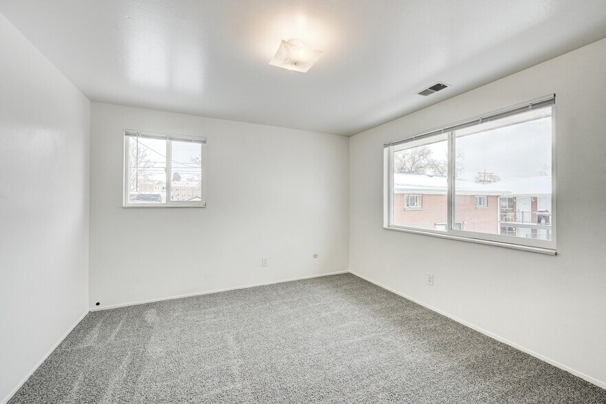 Building Photo - 1647 Jay St