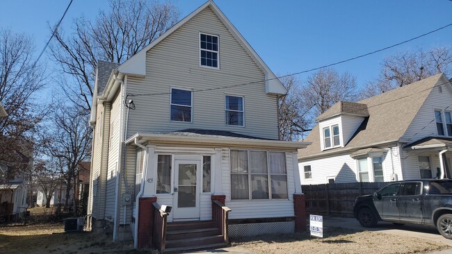 Primary Photo - 3 bd, 1 ba house just north of downtown, w...