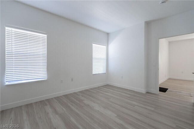 Building Photo - 10245 S Maryland Pkwy