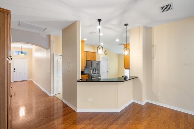 Building Photo - 1556 Scarlett Ave